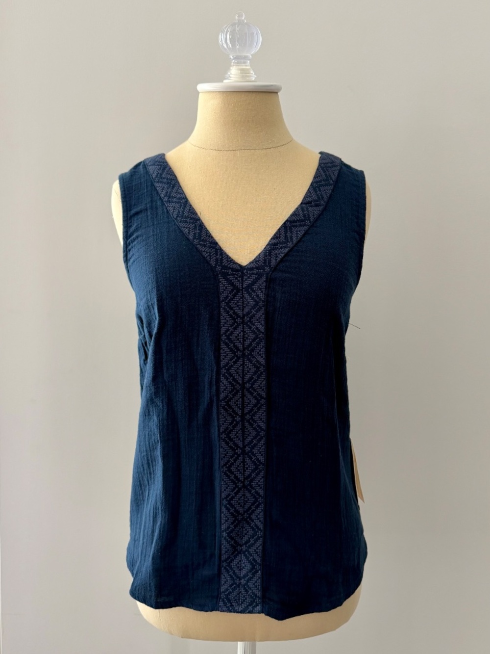 Carve Designs Navy Blue Sleeveless V-Neck Tank Top - Picture 4 of 6